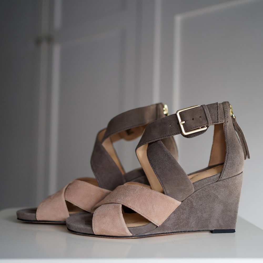 EUC Clarks Ysabelle Jules Suede Wedge Sandals, Taupe Combo, US 7.5